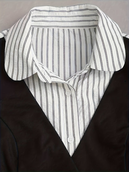 Ensemble chemise rayée blanche et noire avec gilet sans manches boutonné pour femme