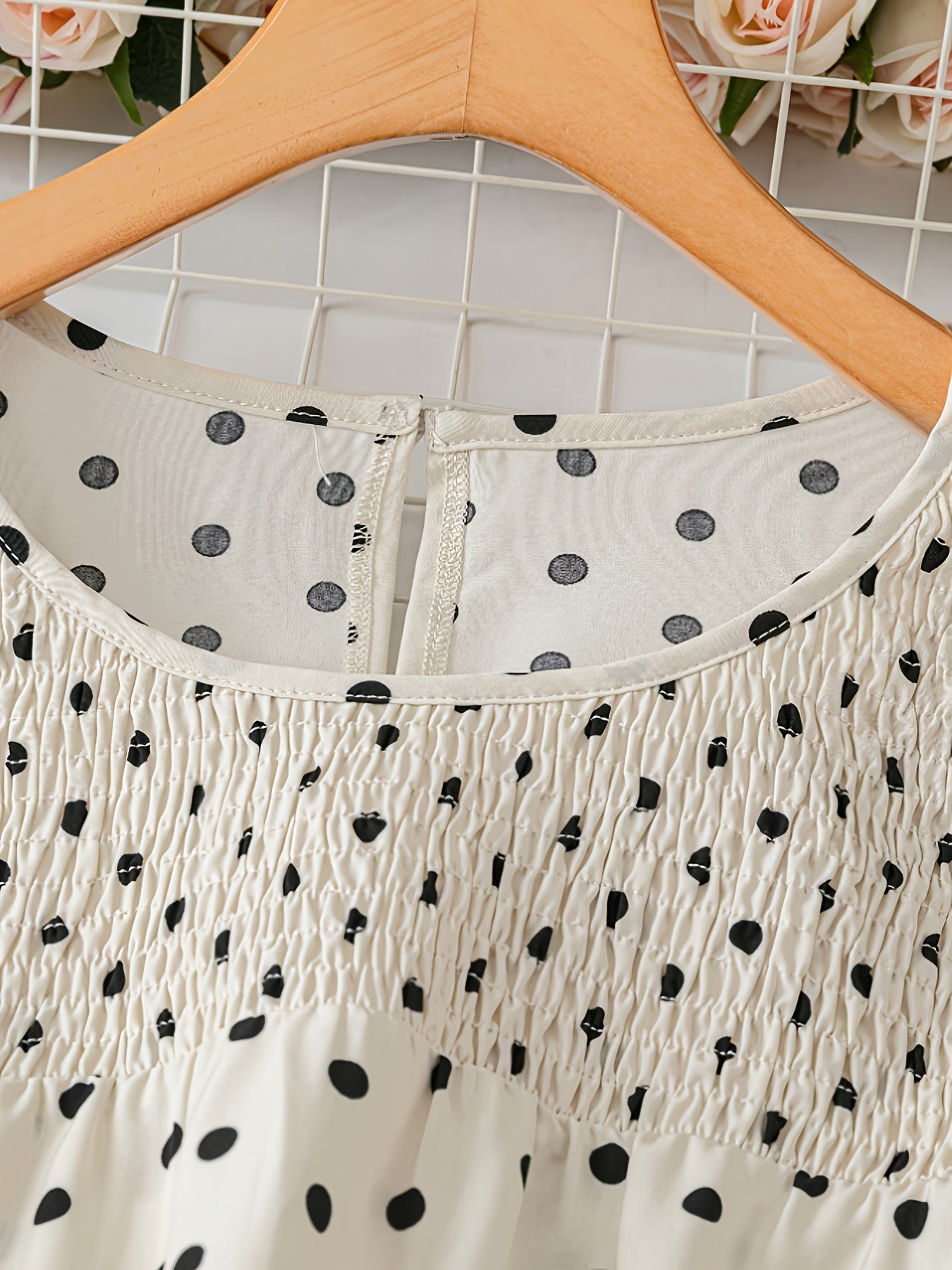 Elegant style feminine polka dot blouse with short sleeves and round neck for summer