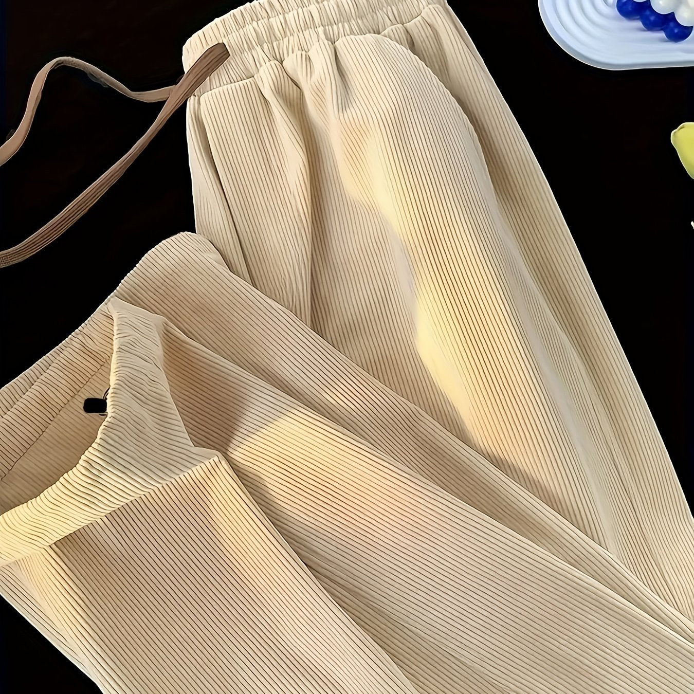 Herrenhose im modernen Stil mit Falten und verstellbarem Kordelzug für Entspannung und Stadt  
