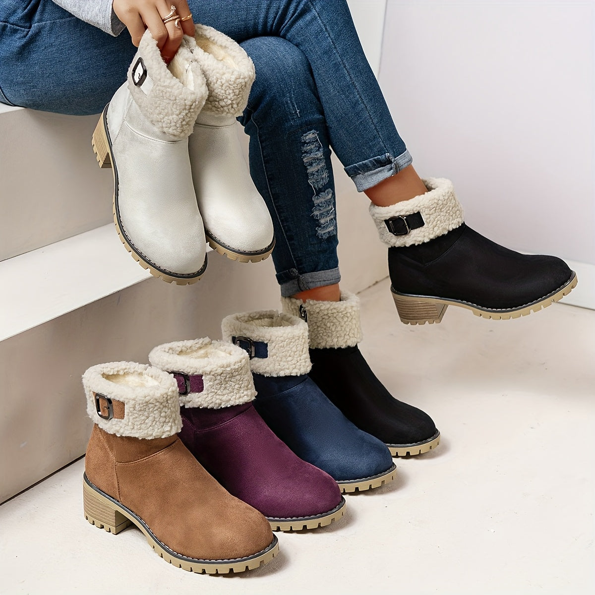 Bottines femme doublées imitation fourrure avec boucle décorative et semelle crantée à talon bloc