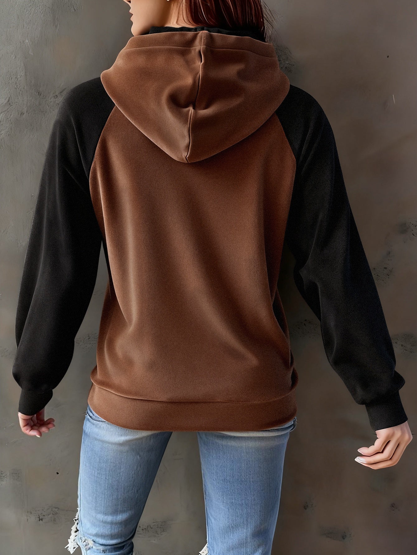 Sweat à Capuche Femme Bicolore Marron et Noir avec Manches Raglan