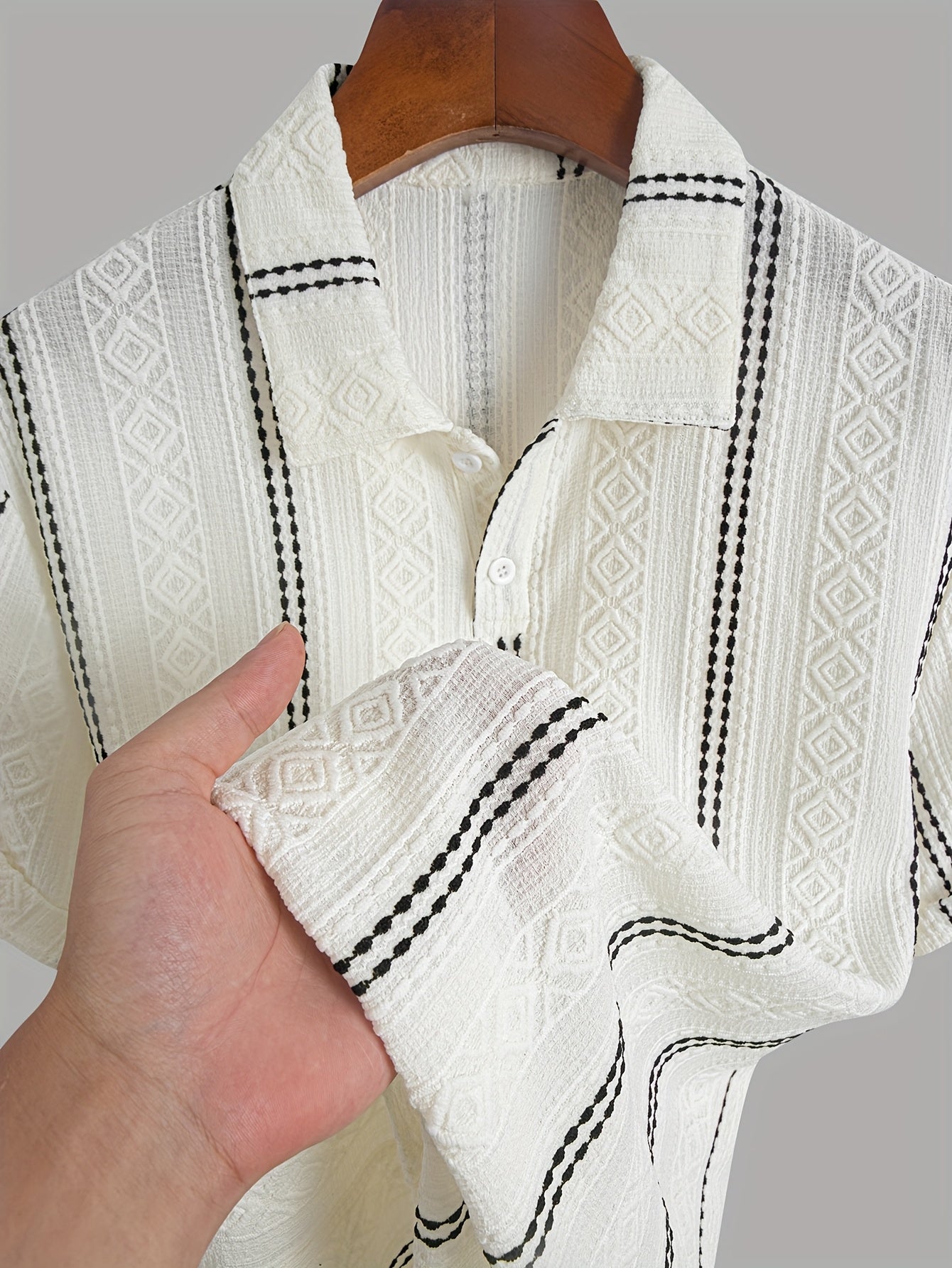 Chemise à manches courtes pour homme style polo rayures et motifs géométriques élégants
