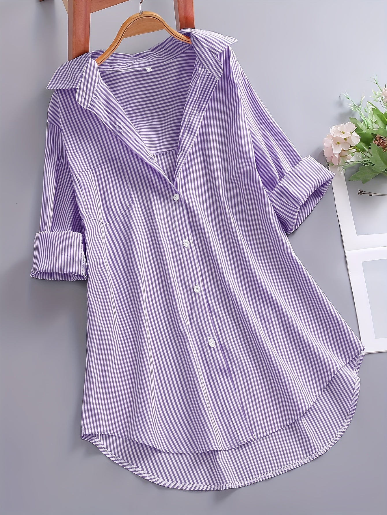 Loose striped shirt for women – Casual style for office or leisure