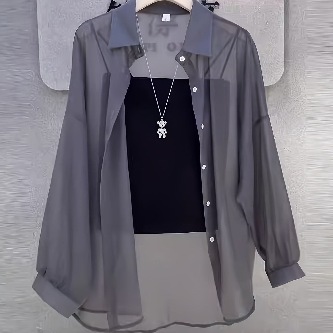 Løs transparent skjorte med undertrøje – Kvinde – Moderne stil til elegante lag-på-lag looks
