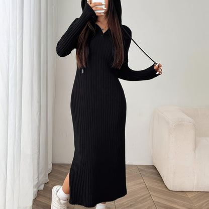 Robe longue noire côtelée à capuche et manches longues
