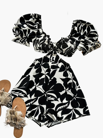 Sommerlicher Damen Jumpsuit mit Volants im tropischen Stil und angesagtem Urlaubslook  