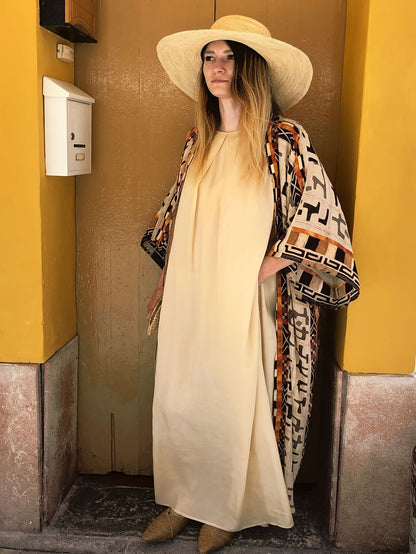 Lang kimono til kvinder i boheme-chic stil til strand og afslapning