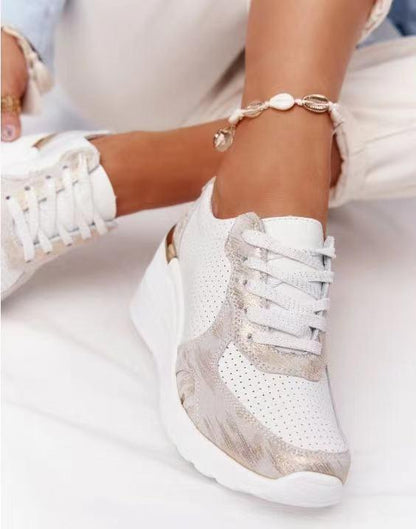 Baskets compensées mode femme à lacets pour look urbain et confort quotidien