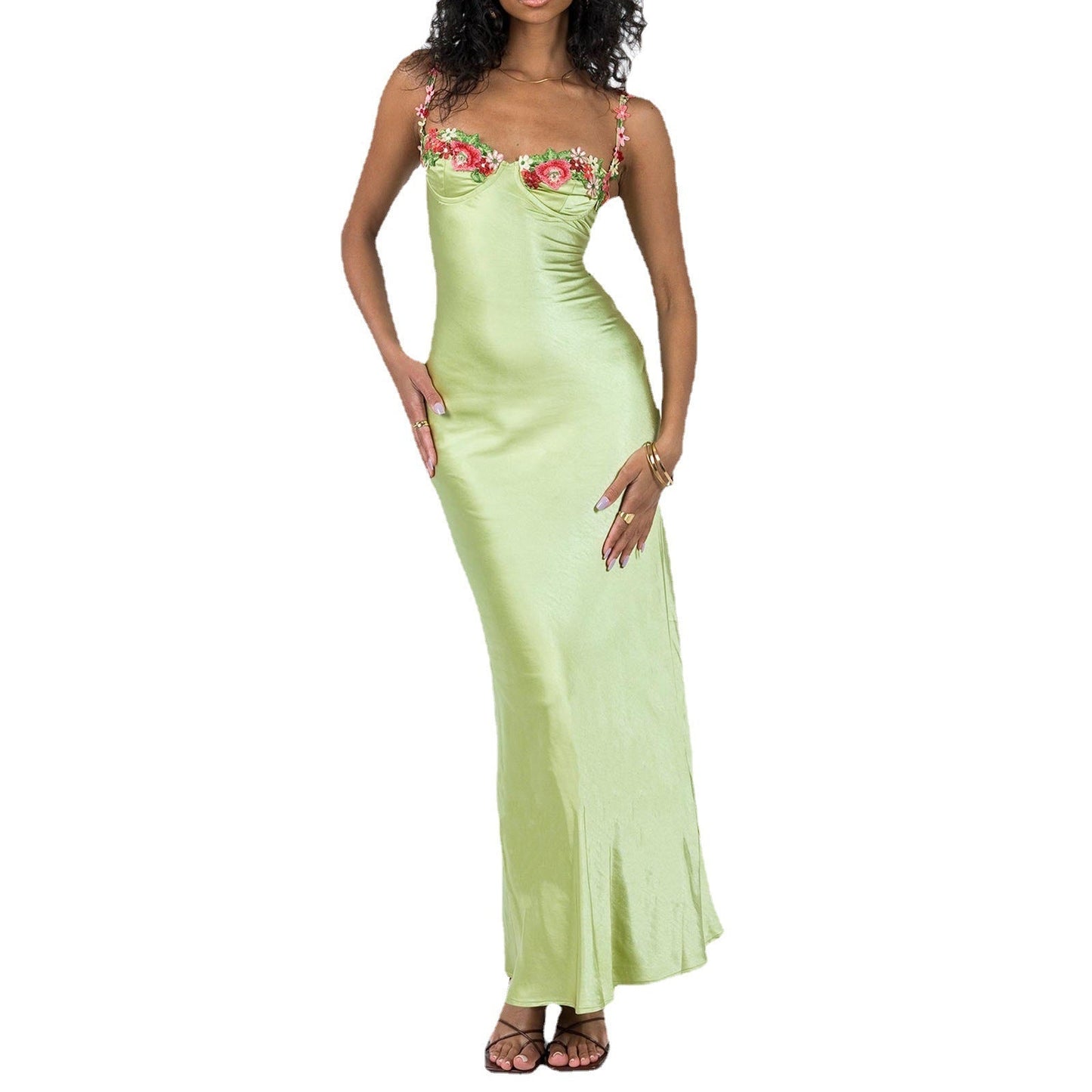 Robe Longue Femme Style Satinée Élégante à Bretelles avec Détails Brodés – Soirée et Cocktail