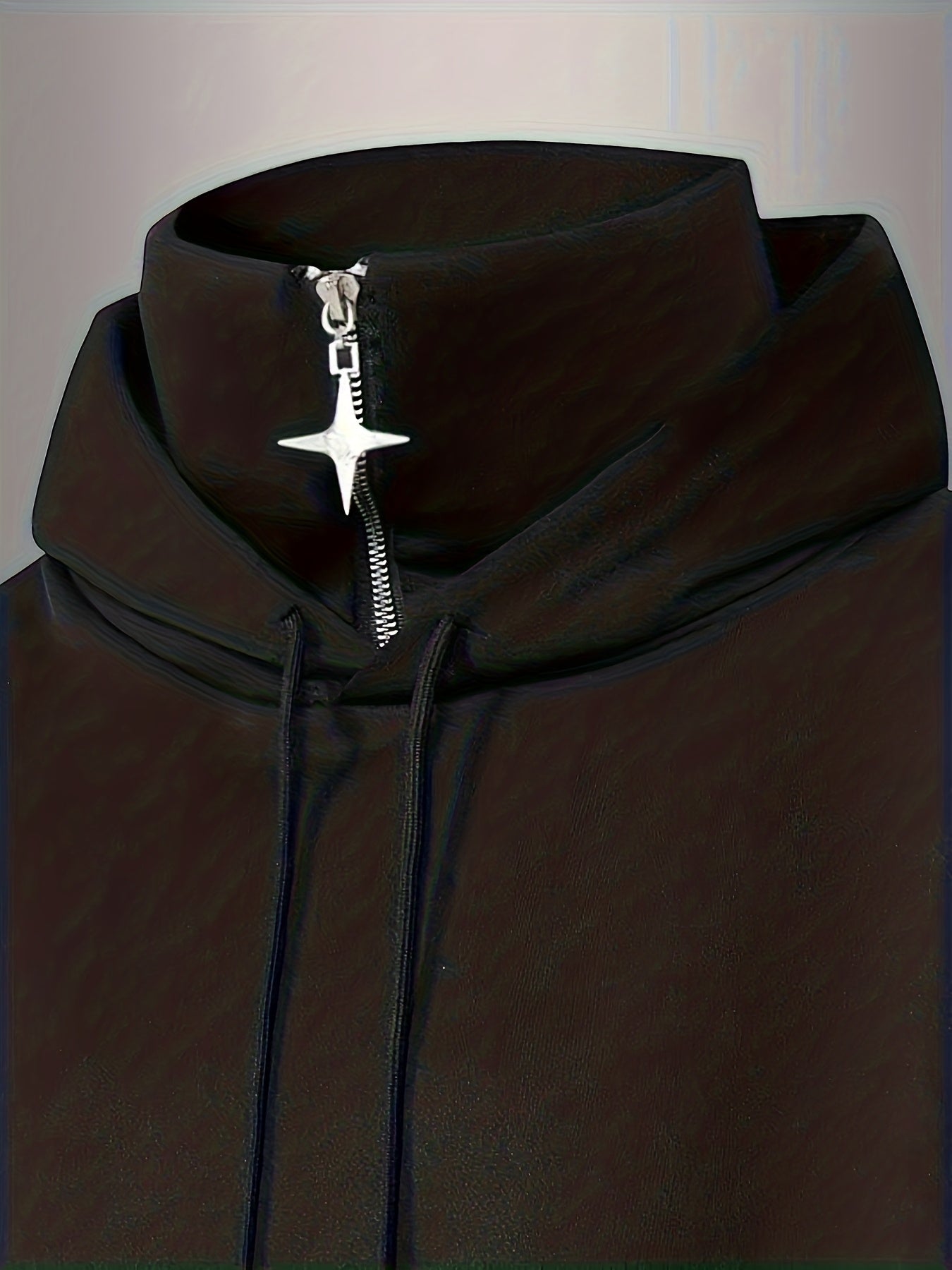 Sweat à capuche ample noir col montant zippé pendentif étoile