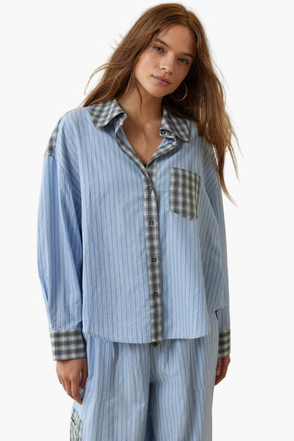 Lässiger zweiteiliger Damen-Pyjama im trendigen Stil für Zuhause und Nacht  
