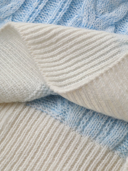 Pull en maille tressée bicolore bleu ciel et blanc col rond doux