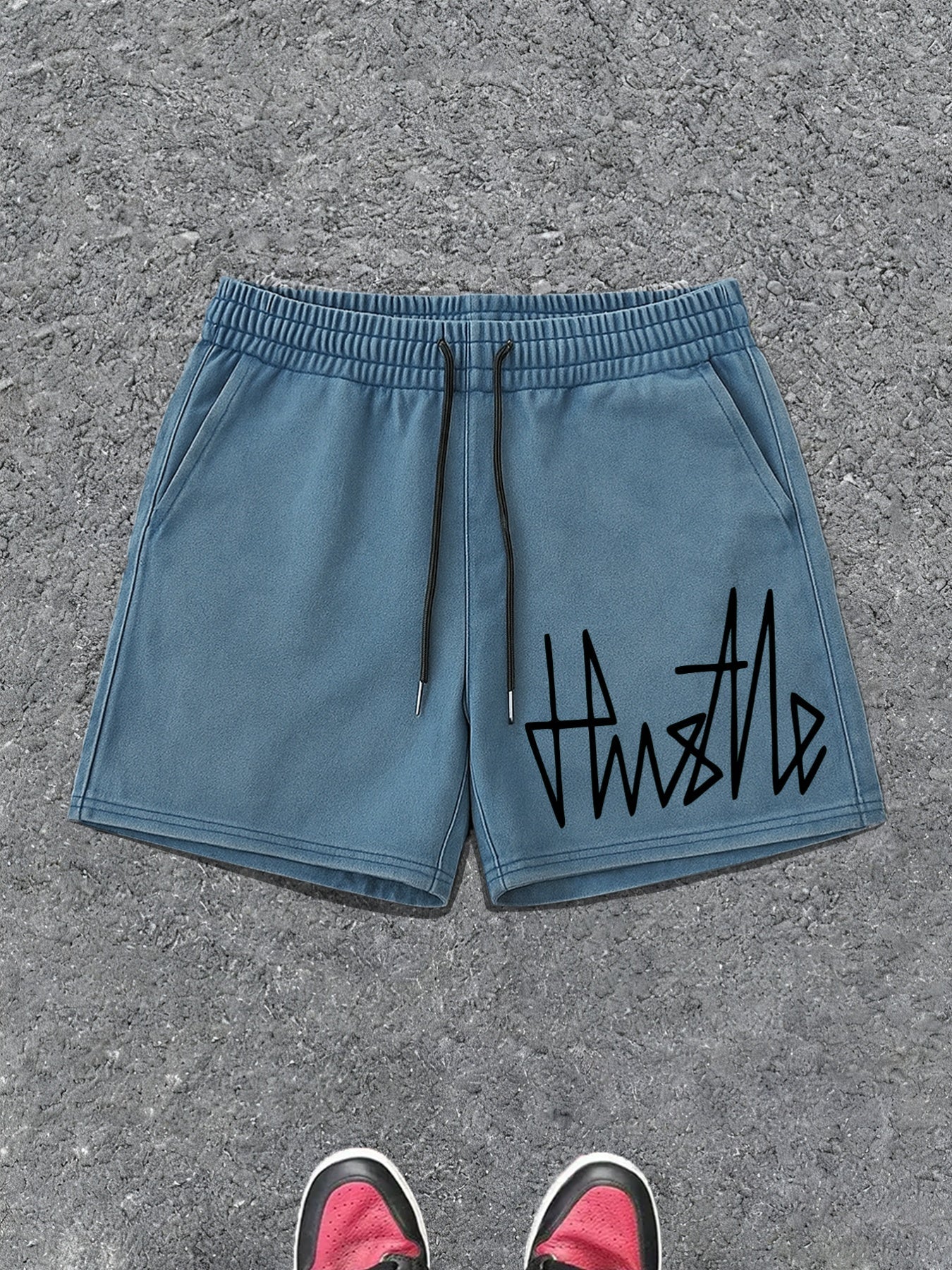 Short homme casual style urbain avec imprimé "Hustle" – idéal pour le streetwear et la détente
