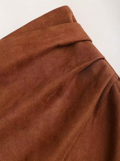 Mini-jupe plissée femme effet suédine marron foncé, camel et noir