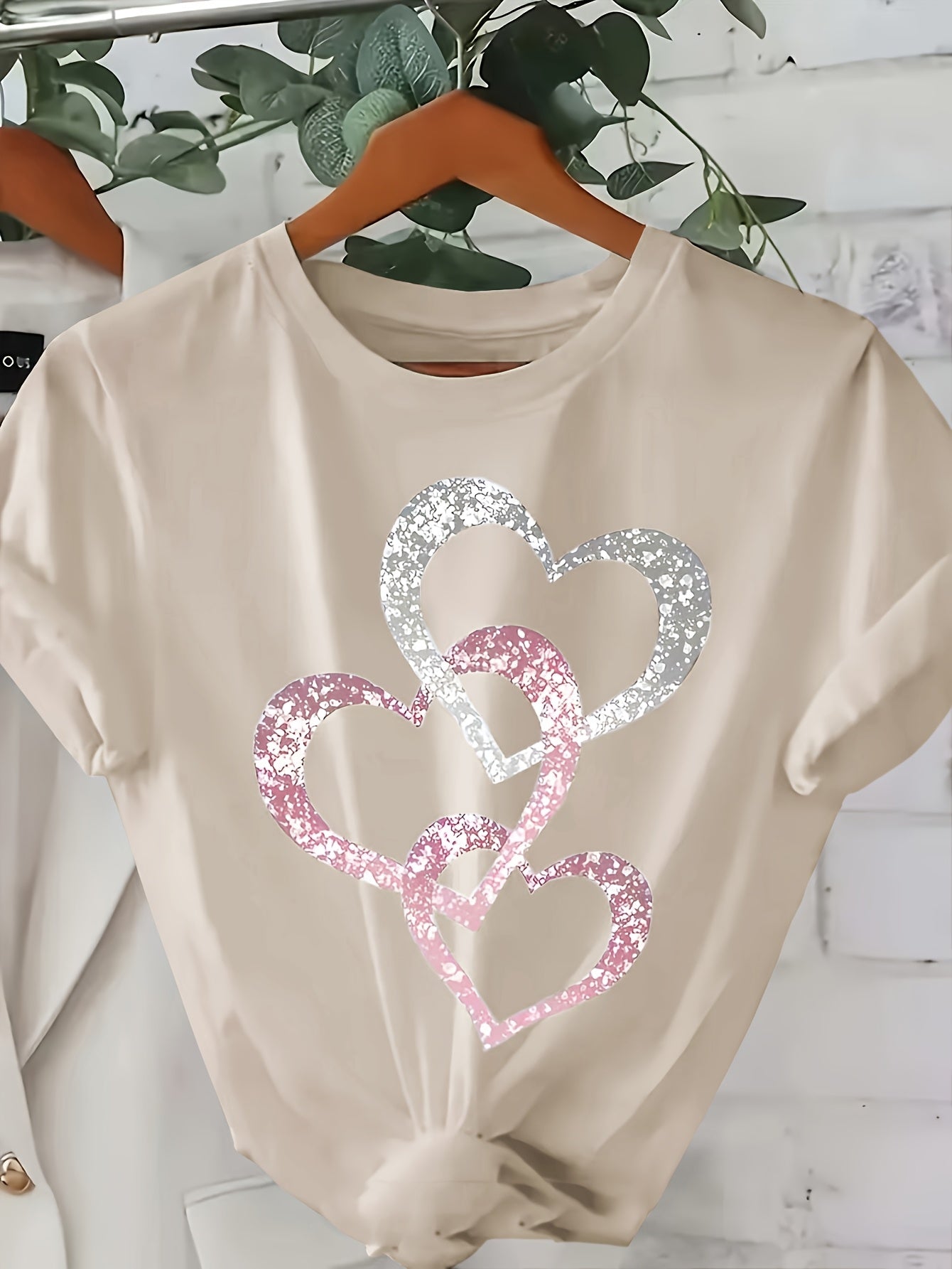 Damen-T-Shirt im lässigen Stil mit glitzernden Herzmotiven, kurze Ärmel, ideal für den Sommer  