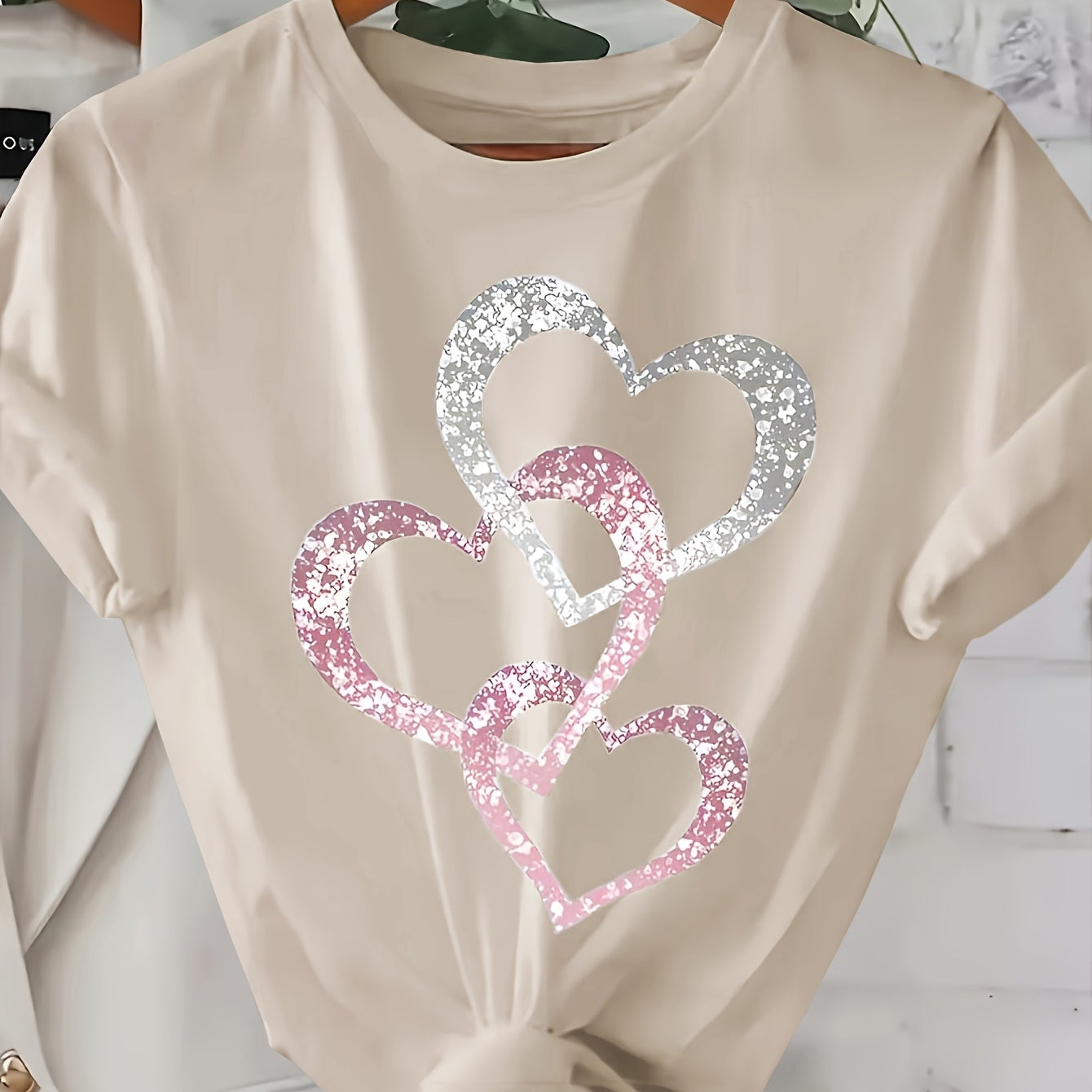 Damen-T-Shirt im lässigen Stil mit glitzernden Herzmotiven, kurze Ärmel, ideal für den Sommer  