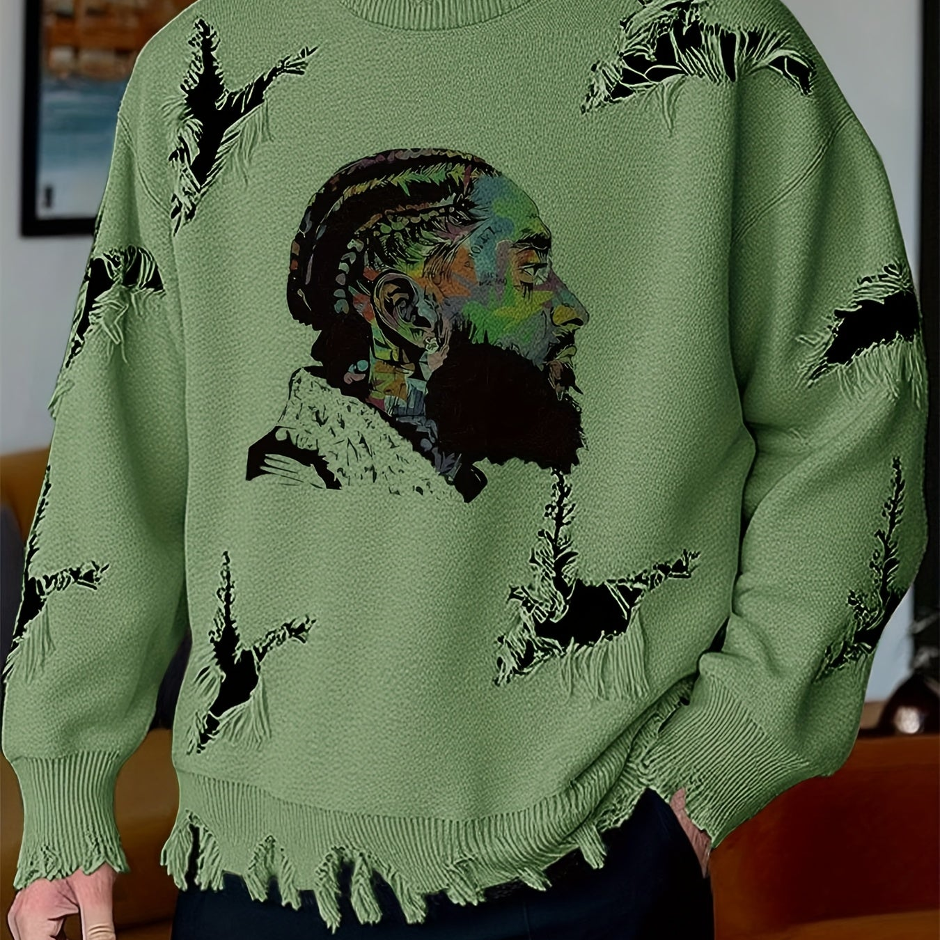 Pull homme décontracté beige à col rond avec motif visage coloré et détails déchirés
