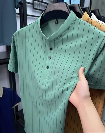 Herreskjorte med korte ærmer og striber i afslappet, elegant Henley-stil