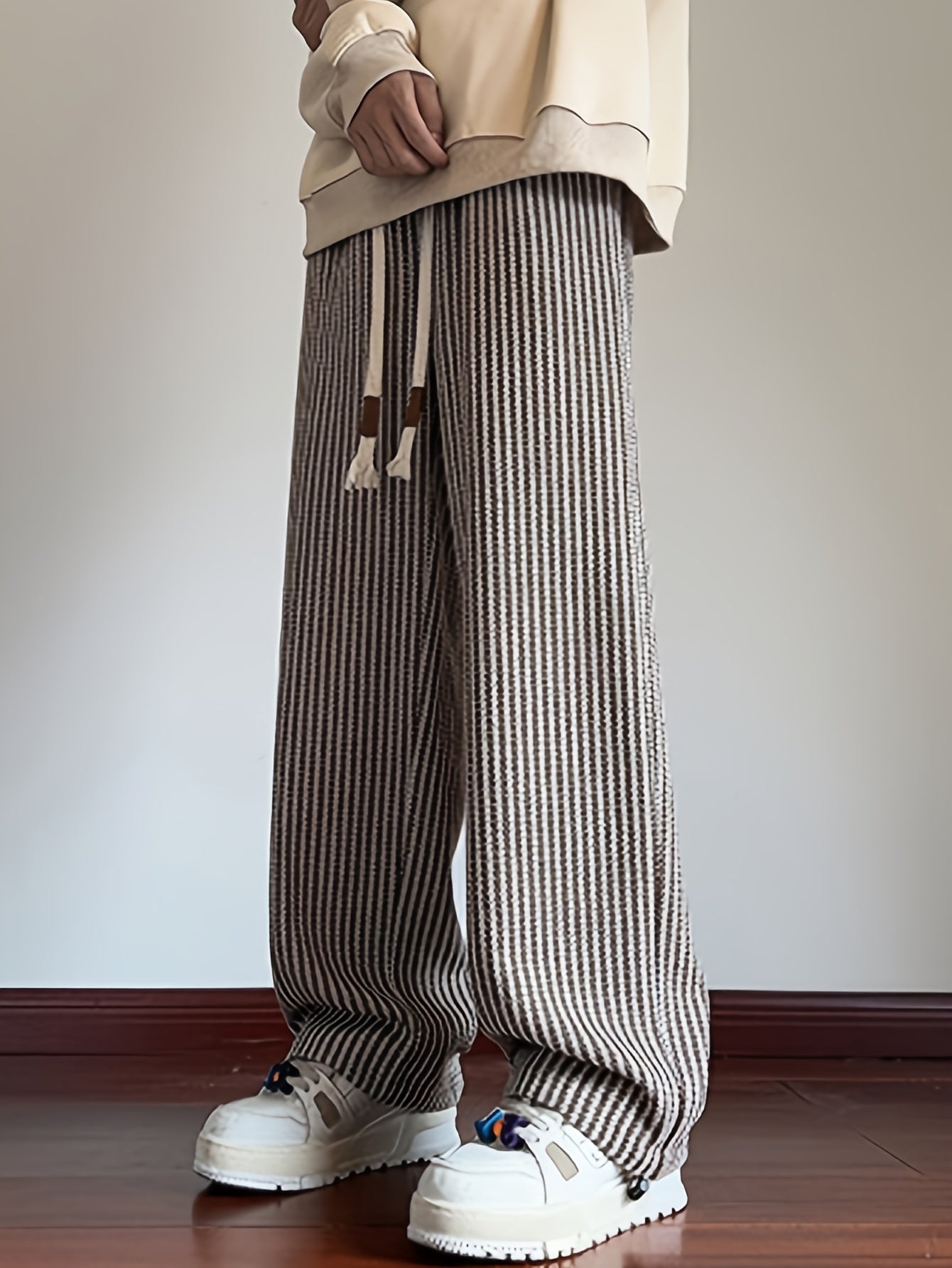 Pantalon décontracté à jambes droites pour homme style streetwear avec motif chevrons