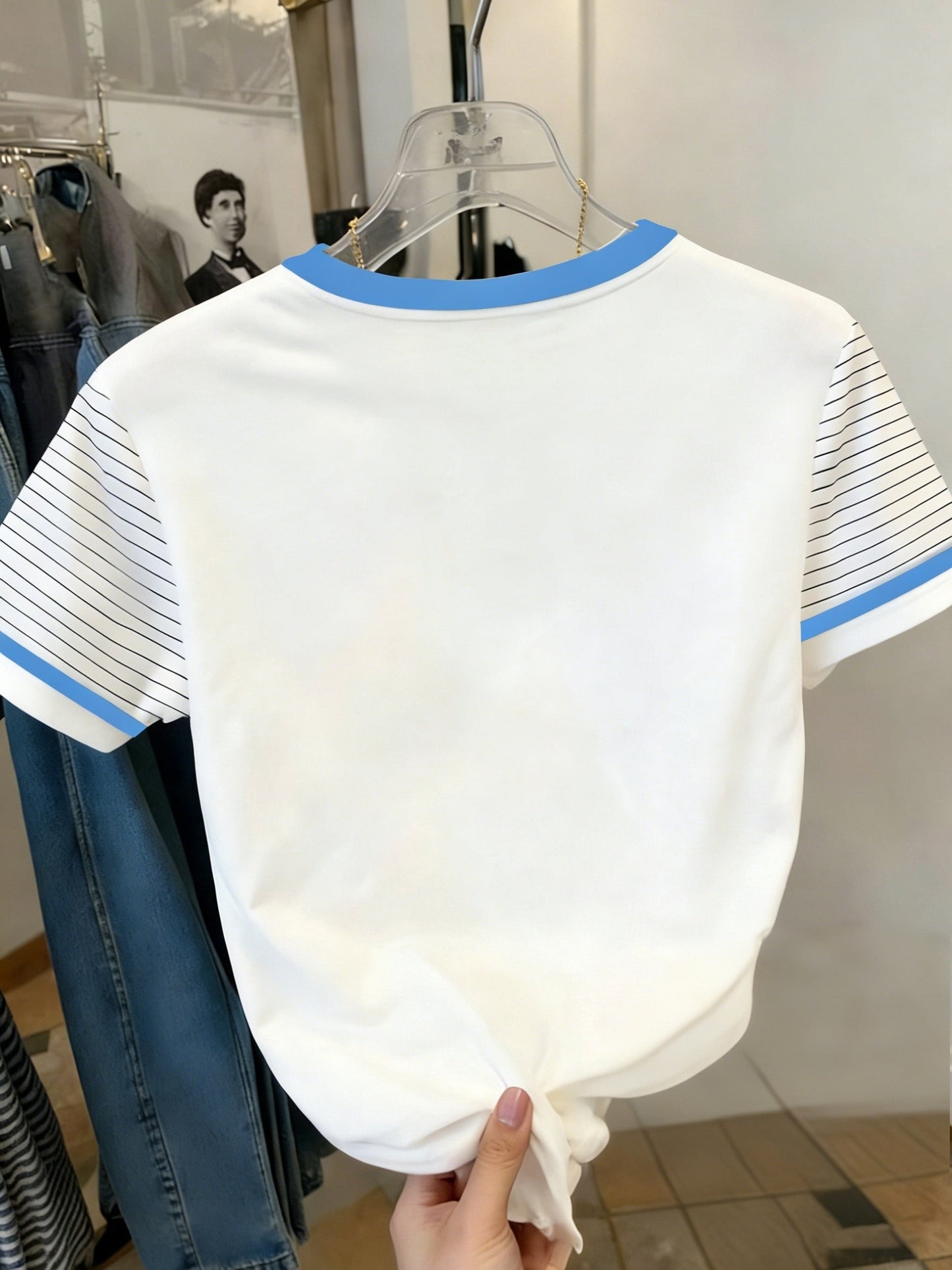 Dames T-shirt met eenhoornprint, moderne stijl, contrasterende kraag, gestreepte mouw