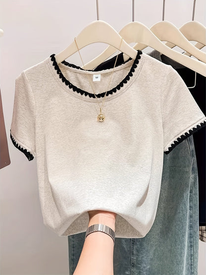 Elegant women's blouse with scalloped collar, chic everyday style