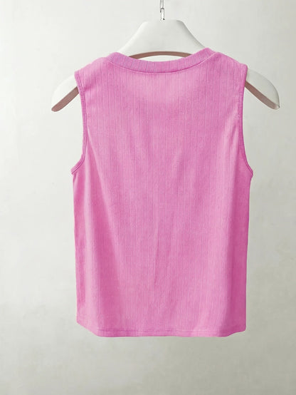 Elegante dames mouwloze top met parelmoerlook en ronde hals, geschikt voor uitgaan of kantoor