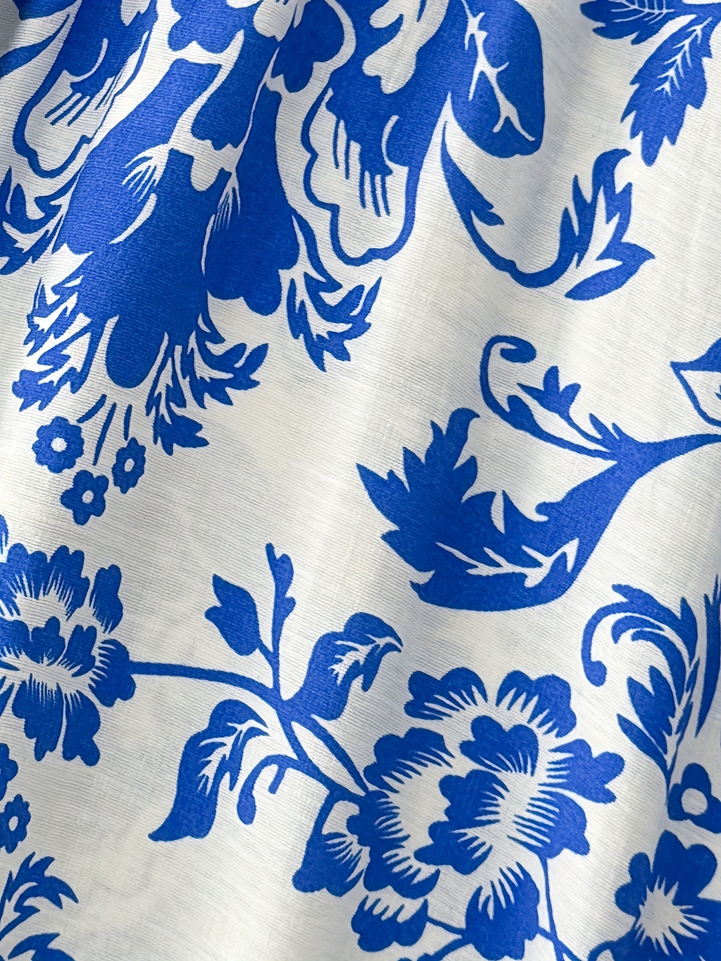 Robe midi femme style bohème chic à fleurs, idéale pour les sorties estivales