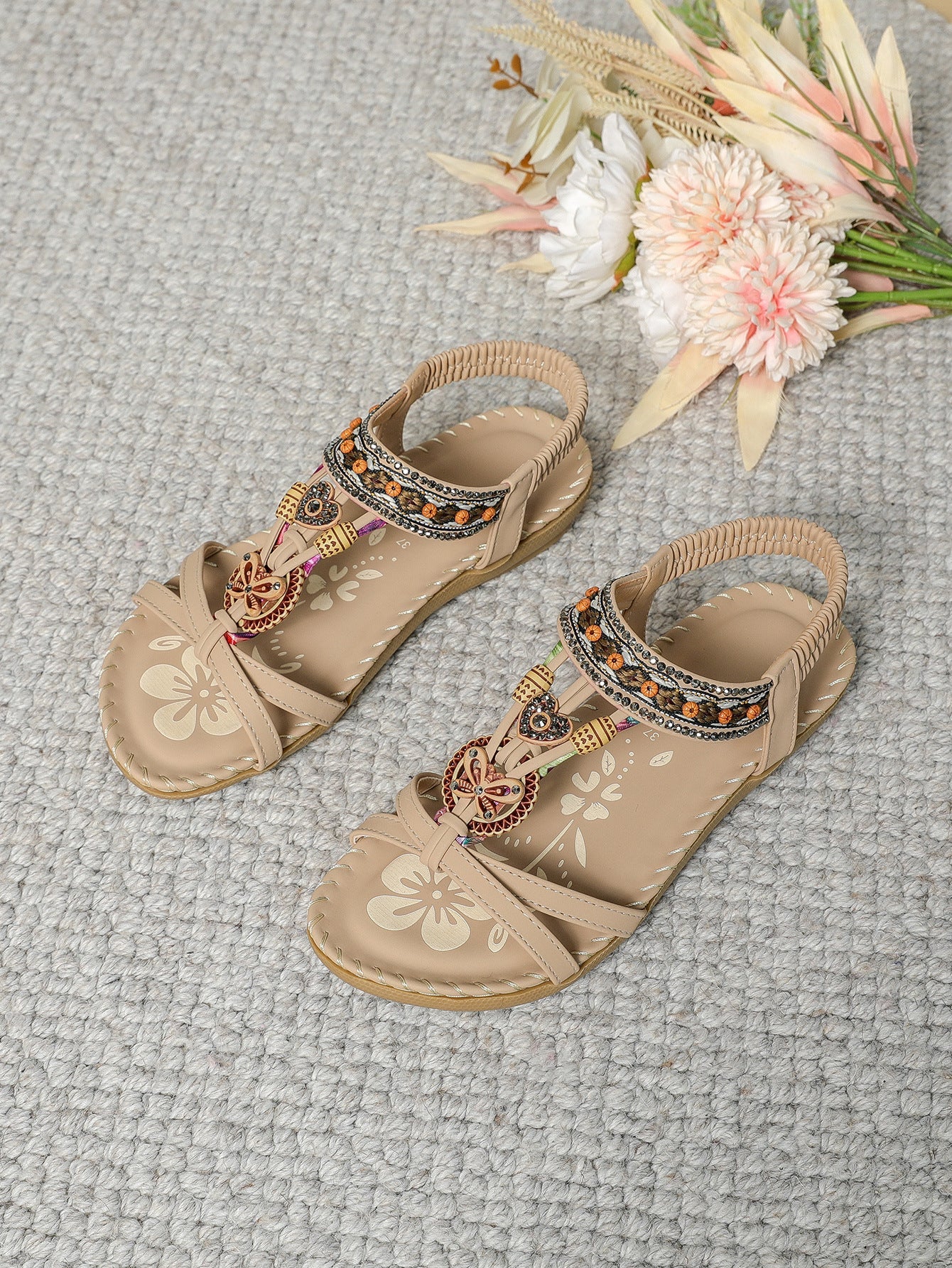 Ruby – Sandalen mit Blumen und Strasssteinen