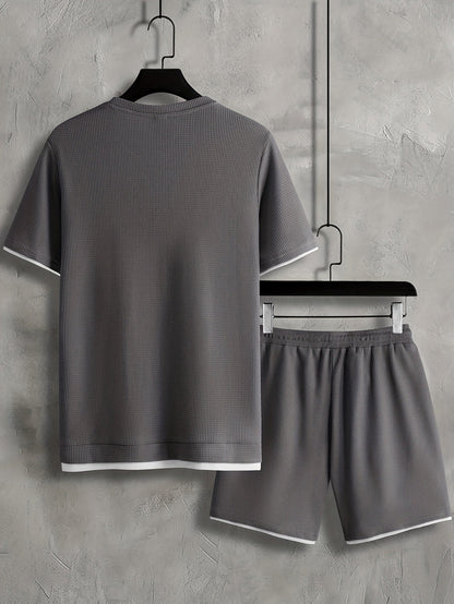 Lässiges Sommeroutfit Herren – T-Shirt und Shorts moderner Stil für Freizeit und Alltag