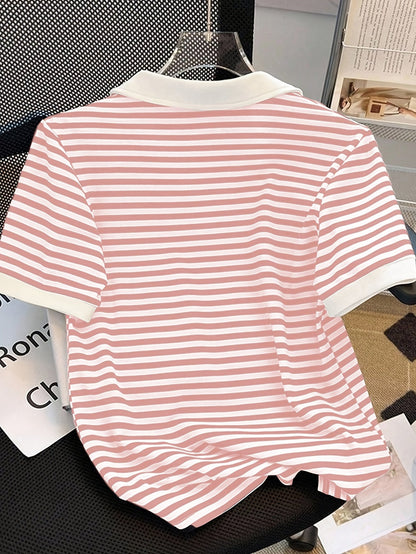 Polo a maniche corte stile preppy da donna – Eleganza casual e fascino senza tempo