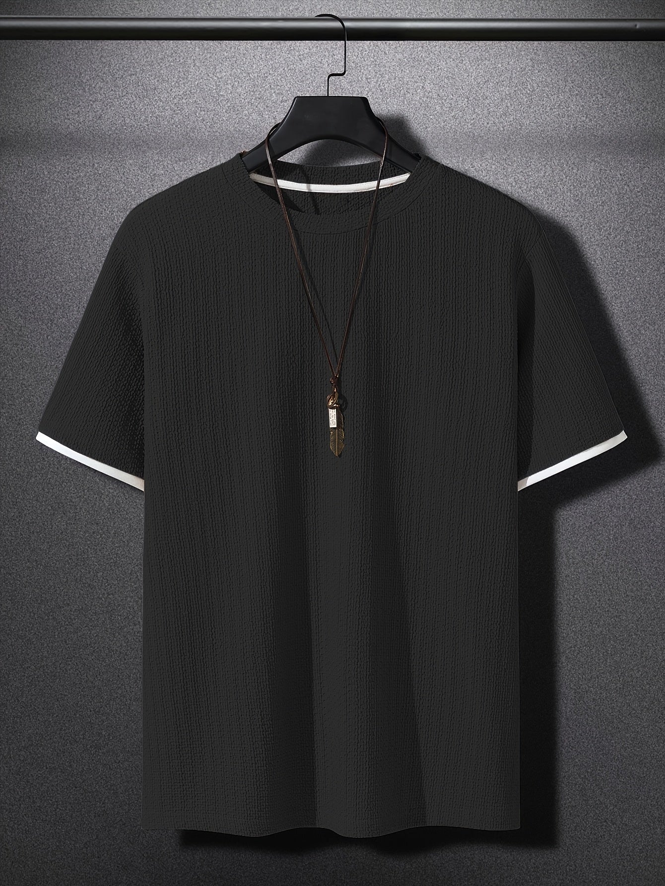 Legeres Herren-T-Shirt mit kurzen Ärmeln, modernem Stil, Rundhalsausschnitt und geprägter Textur