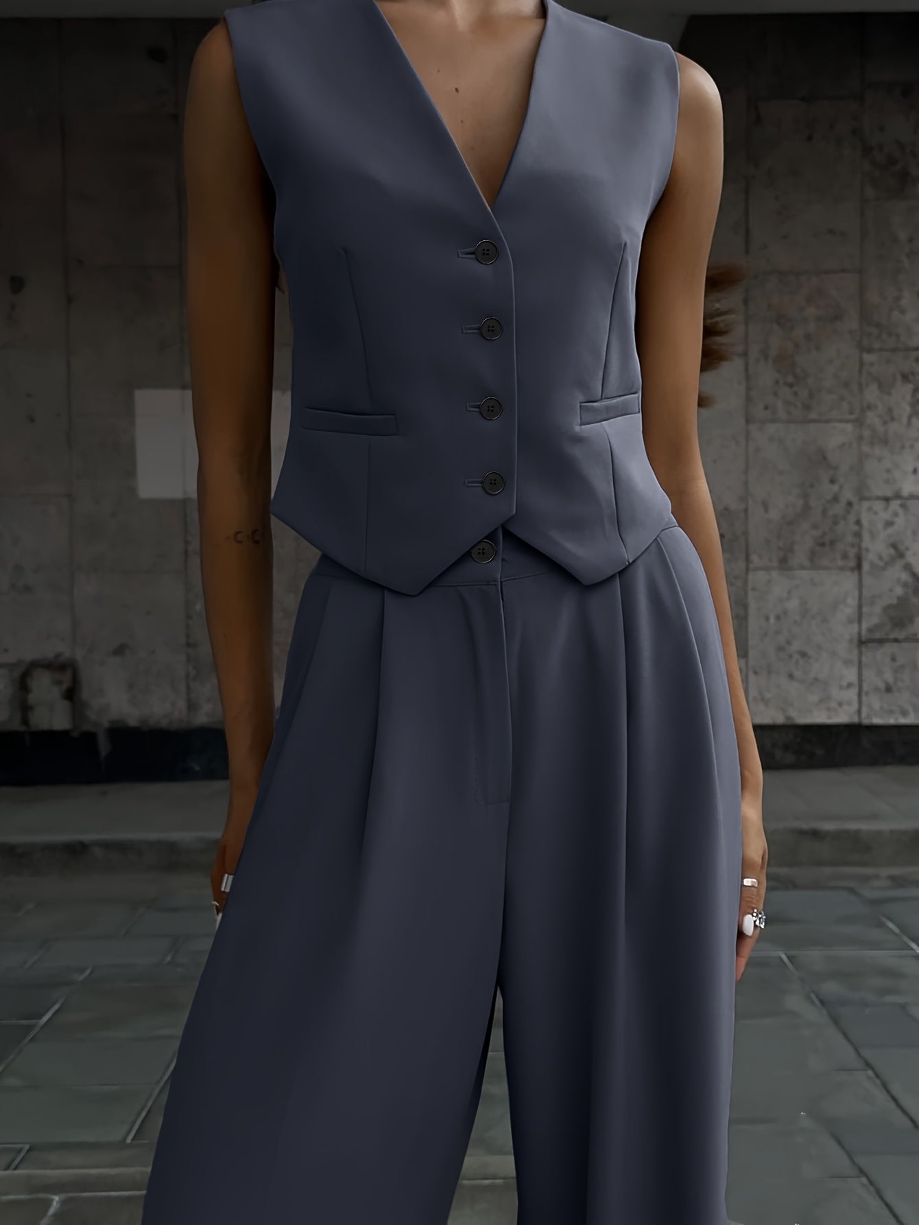 Combinaison pantalon tailleur élégante femme style business chic