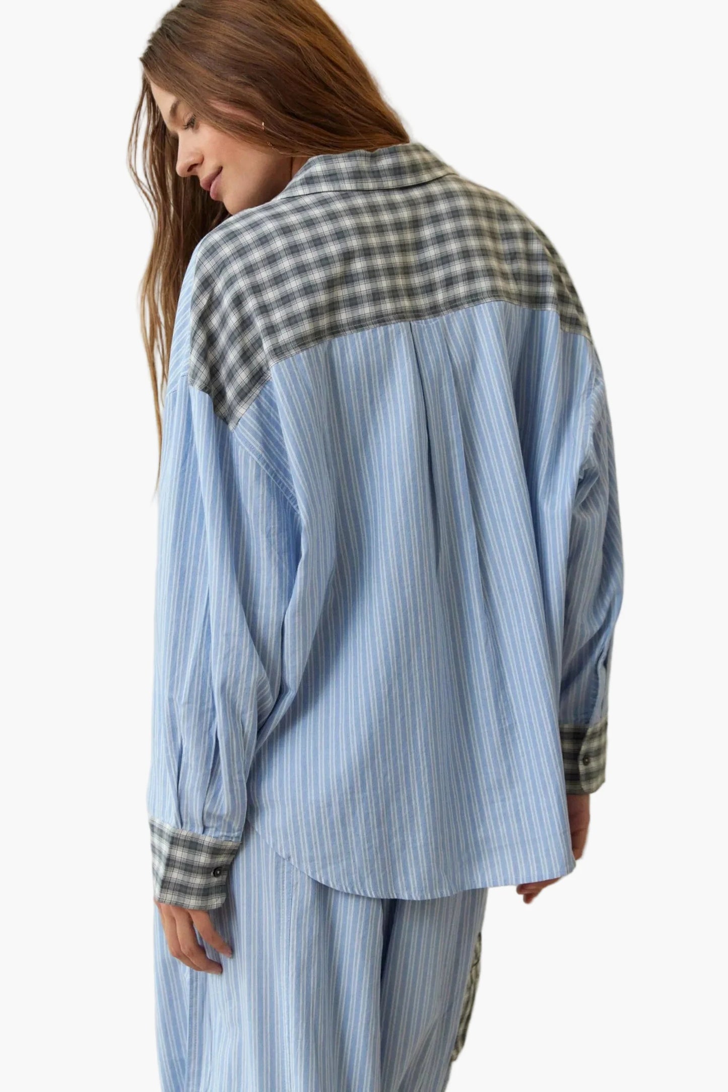 Lässiger zweiteiliger Damen-Pyjama im trendigen Stil für Zuhause und Nacht  