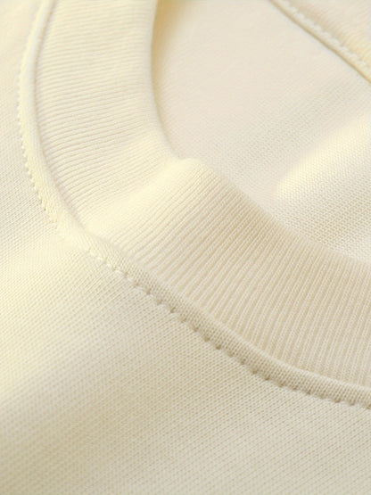 Lässiges Herren Outfit – T-Shirt mit Pik-Ass Aufdruck und Shorts, moderner Stil, ideal für den Sommer