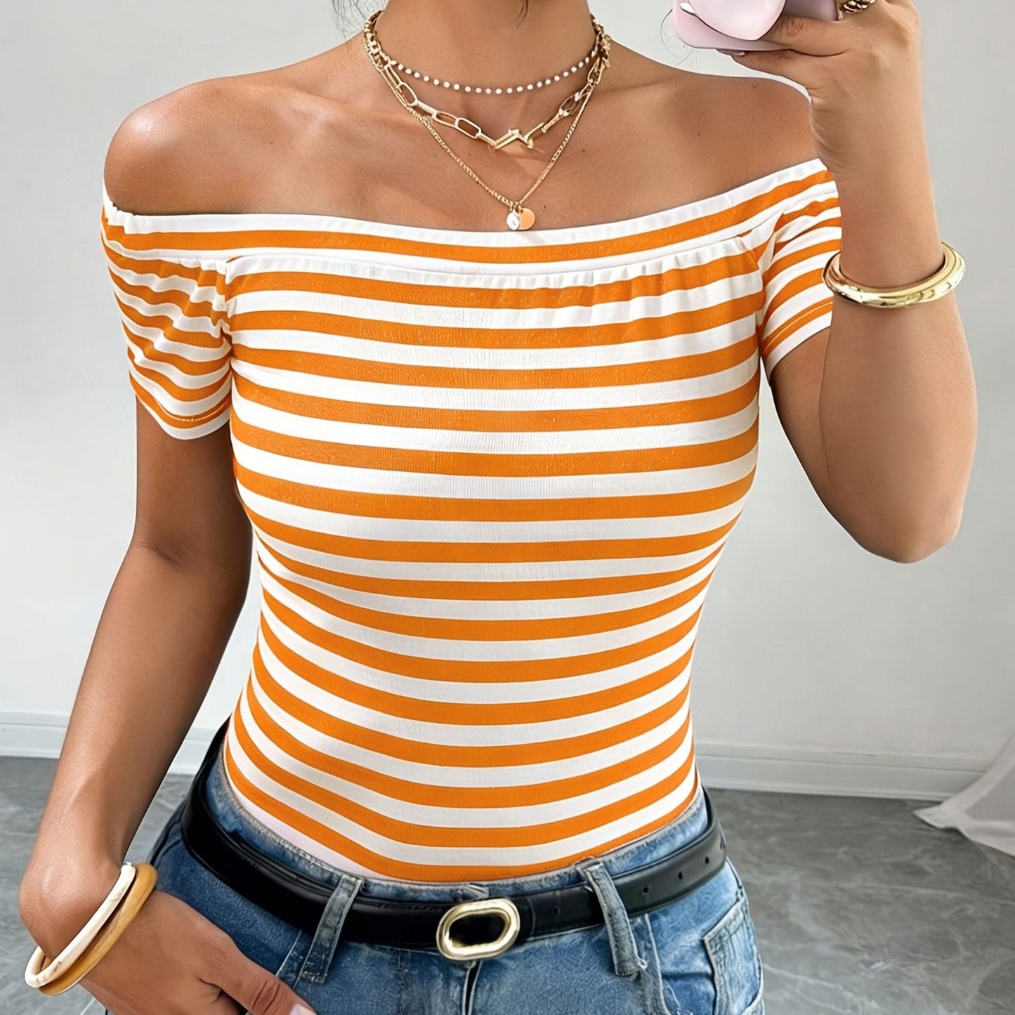 Damentop mit schulterfreiem Bardot-Ausschnitt und Streifen – elegant und modern für lässige oder schicke Looks  
