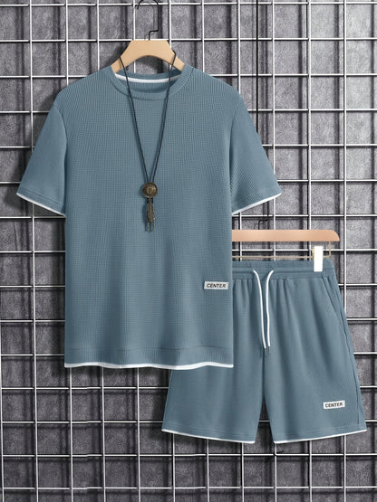 Lässiges Sommeroutfit Herren – T-Shirt und Shorts moderner Stil für Freizeit und Alltag