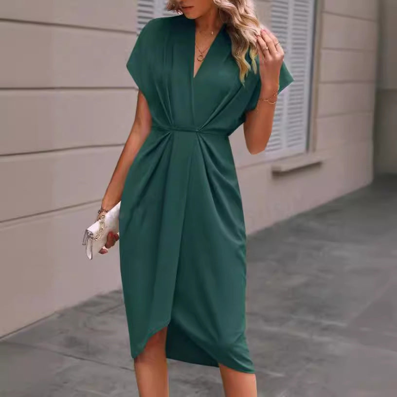 Louise – Robe à manches chauve-souris tendance avec décolleté en V et plis