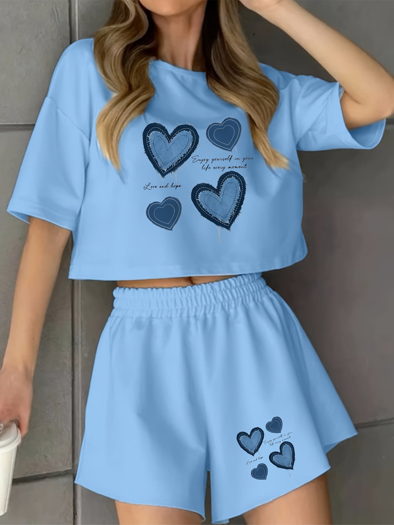 Pyjama d'intérieur décontracté pour femme avec imprimé cœurs bleus – Ensemble short et t-shirt, style cosy pour la maison