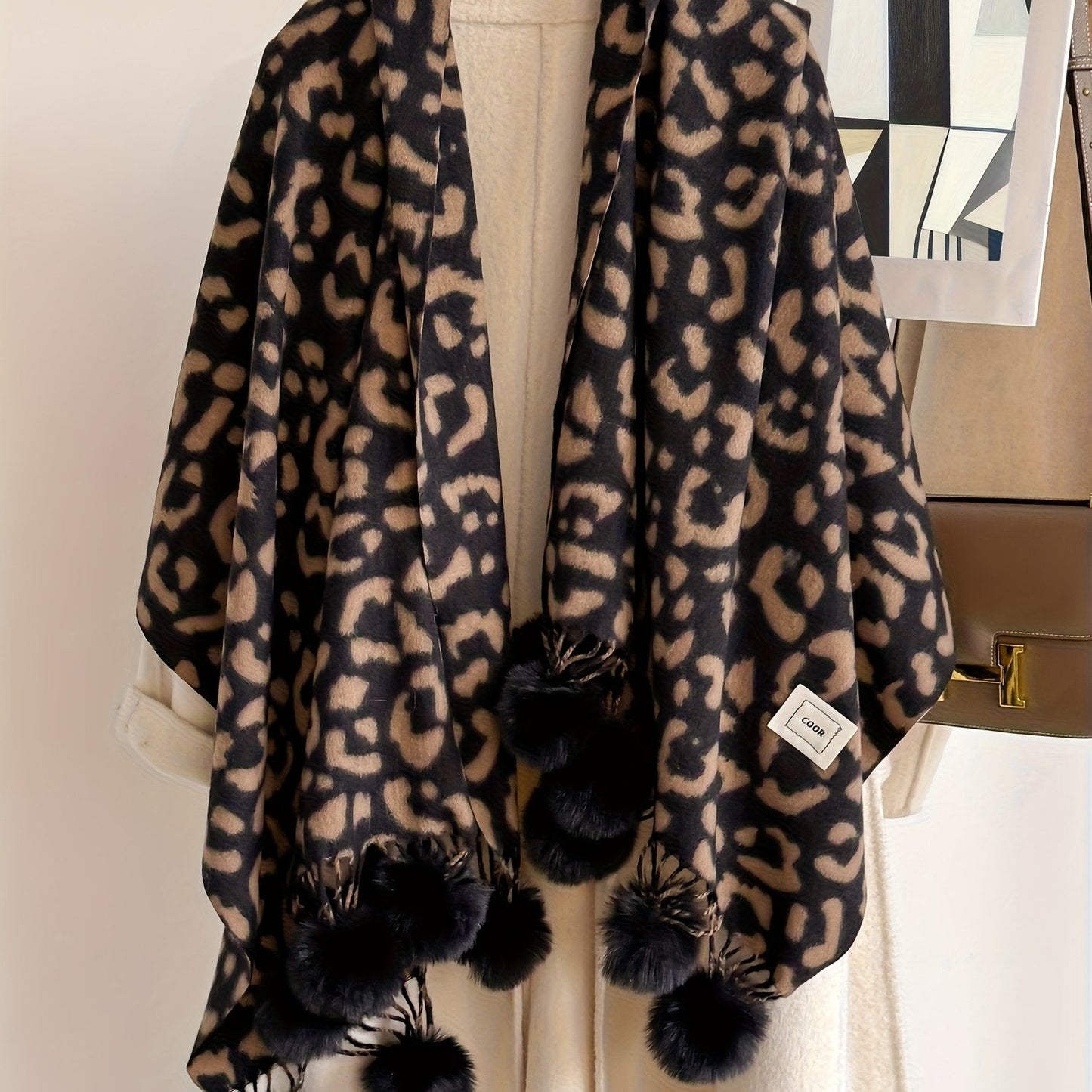 Écharpe large motif animalier avec pompons pour femme
