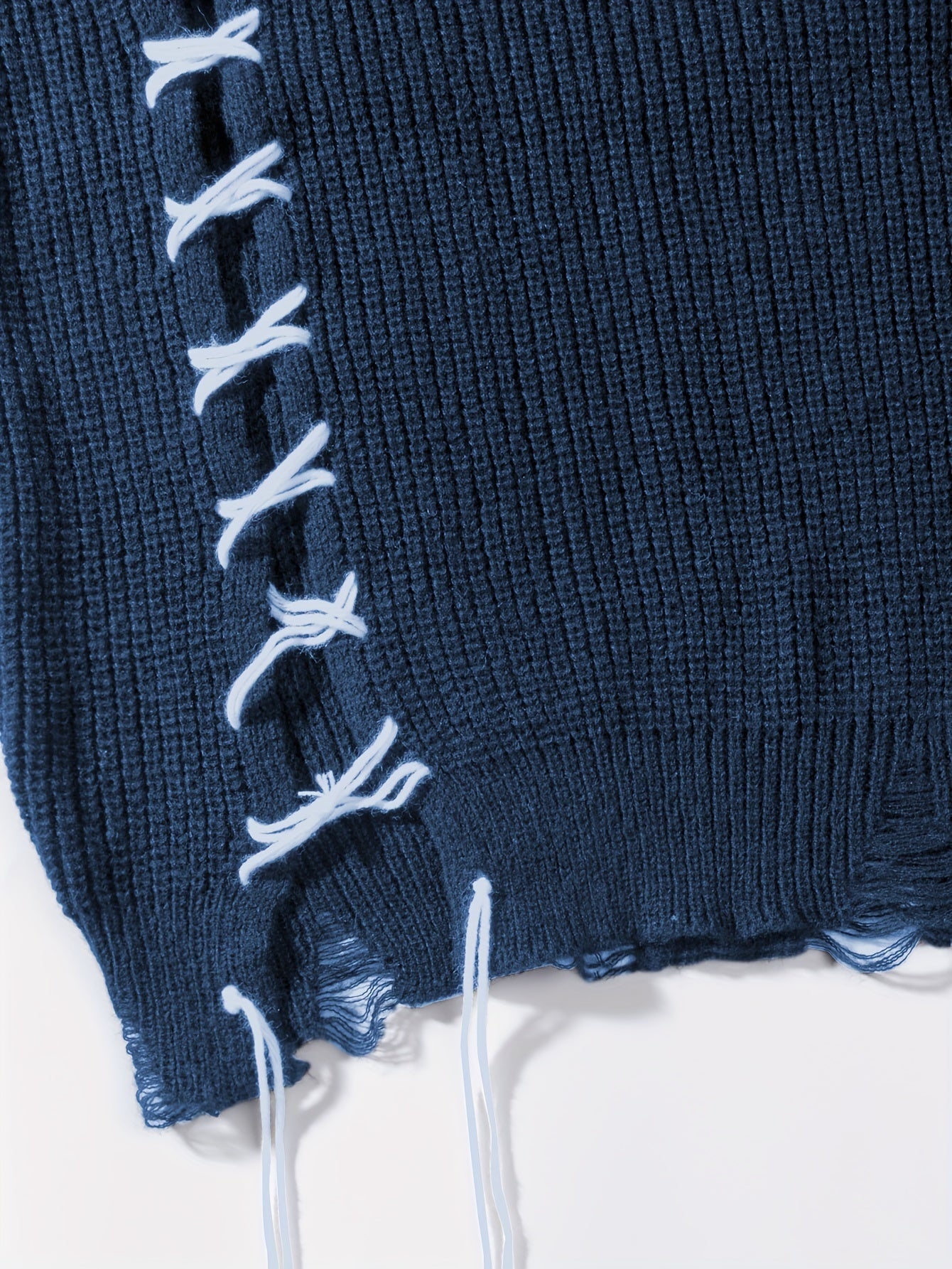 Pull en maille unisexe noir à col rond avec détails de lacets et ourlet effiloché