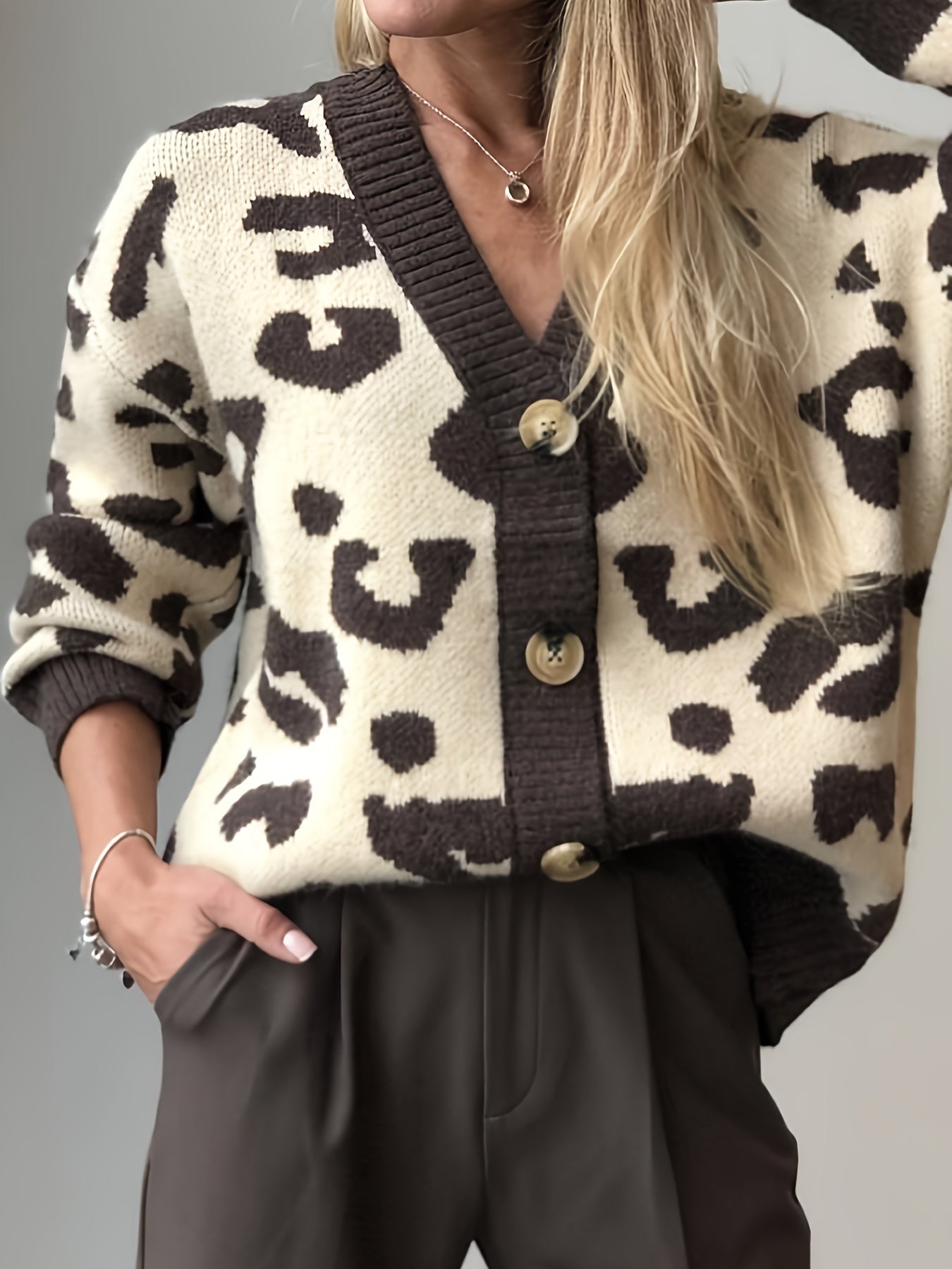 Gilet Femme Léopard Crème et Marron Col V Boutons