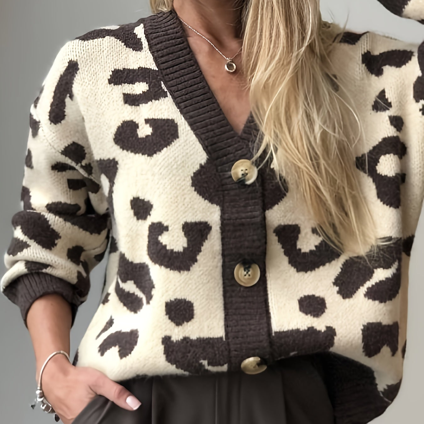 Gilet Femme Léopard Crème et Marron Col V Boutons