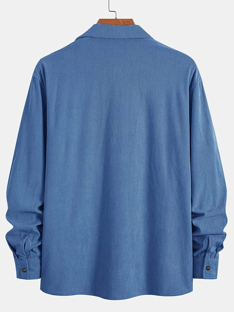 Herrenhemd im Overshirt-Stil aus geripptem Stoff mit Knöpfen und Brusttaschen