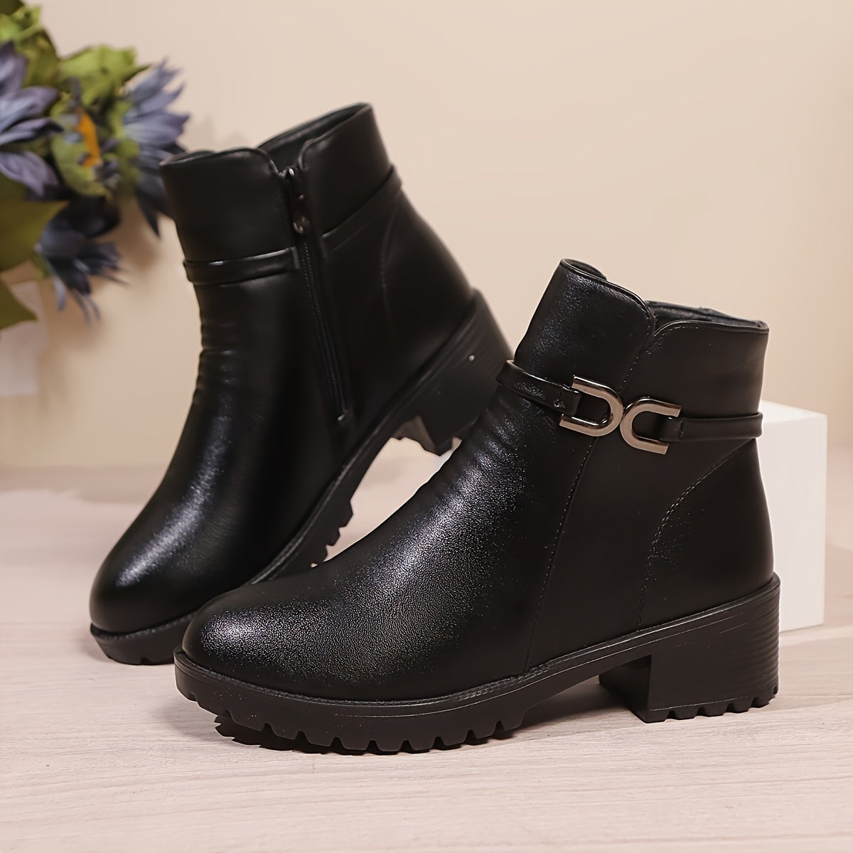 Bottines Femme à Boucle Métallique et Fermeture Éclair Latérale Semelle Crantée