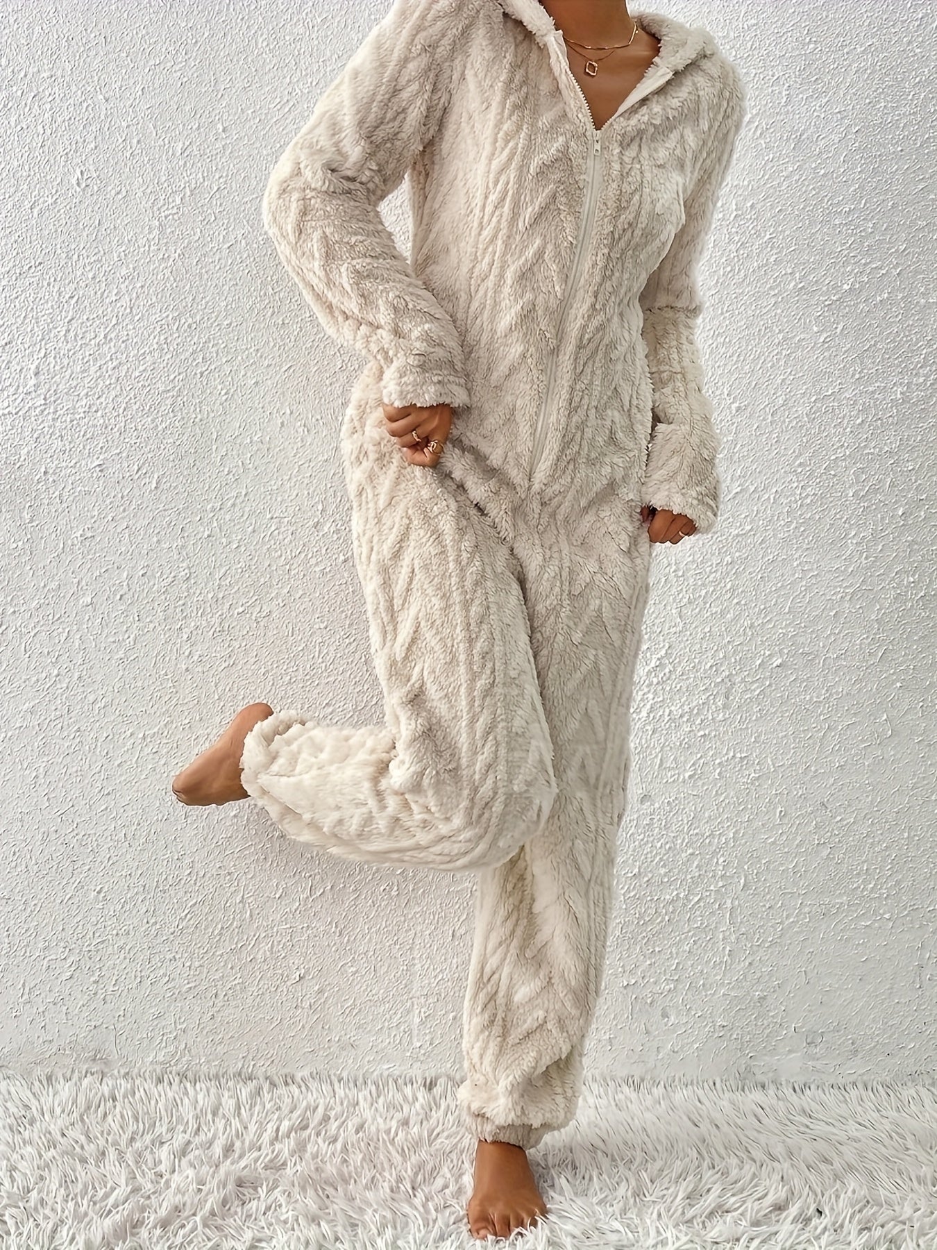 Grenouillère Femme Douce Motif Géométrique Ours Beige à Capuche avec Fermeture Éclair