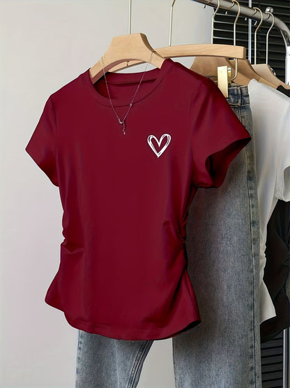 Dame T-shirt med tætsiddende pasform, hjerteprint, afslappet og trendy stil