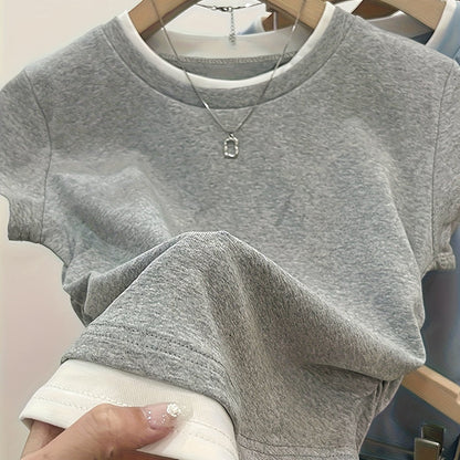 T-shirt décontracté femme style superposé tendance pour un look urbain chic