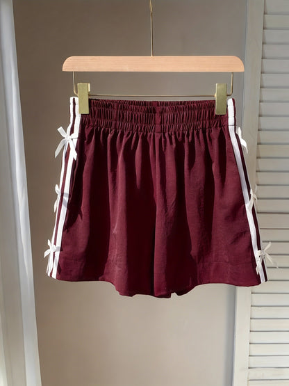 Short décontracté femme style vacances avec nœuds latéraux et bandes sportives