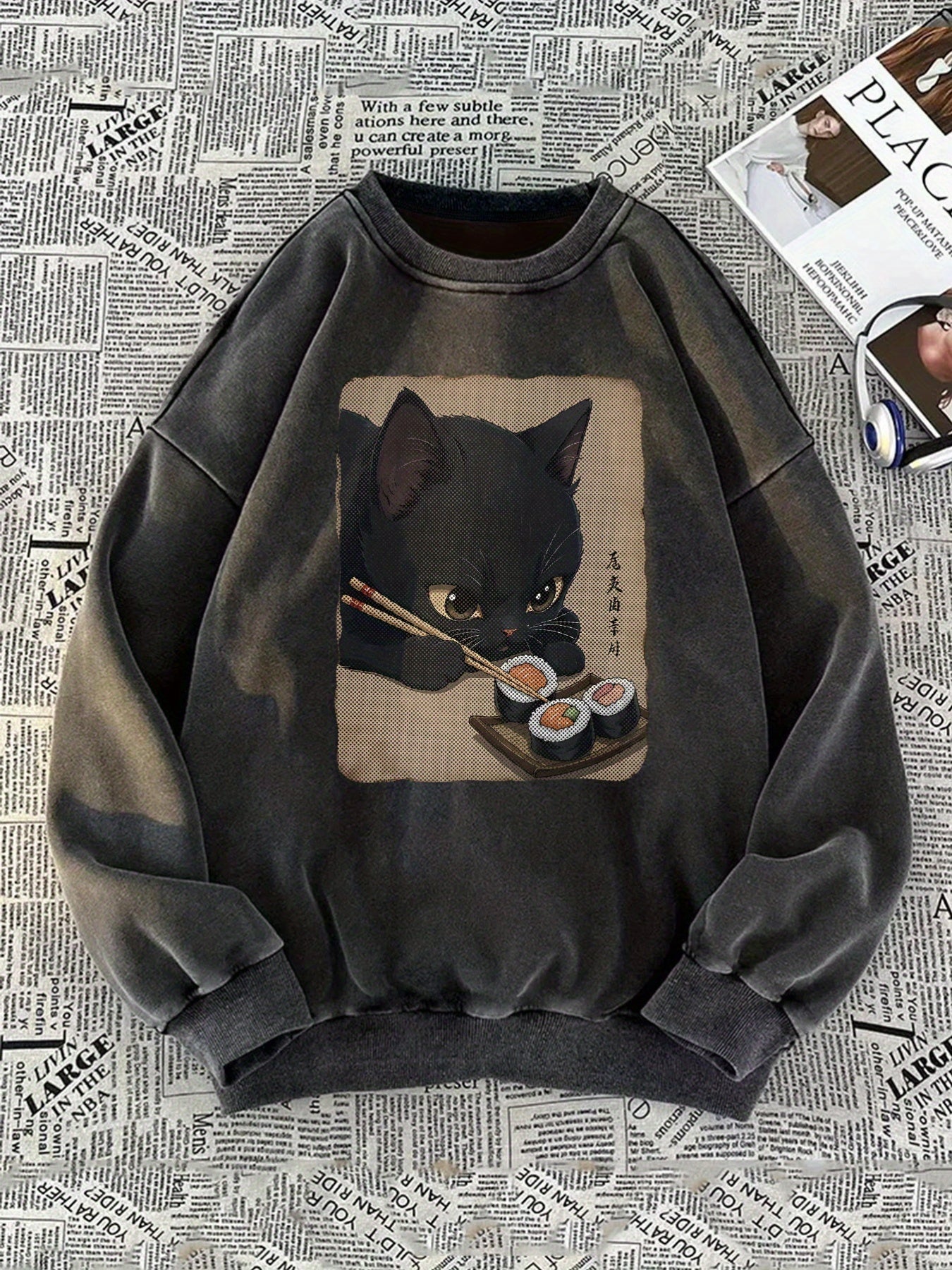 Sweatshirt unisexe gris charbon délavé avec motif chat mangeant des sushis
