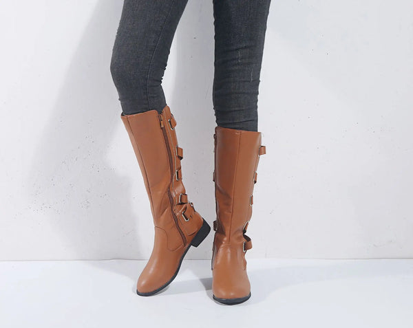 Hohe dekorative Damenstiefel mit Schnallen und seitlichem Reißverschluss